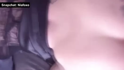 Tombul orta yaşlı seksi kadın üvey oğlunun boşalması için yardım ediyor