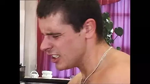 Alman amatör çift evde sikişiyor