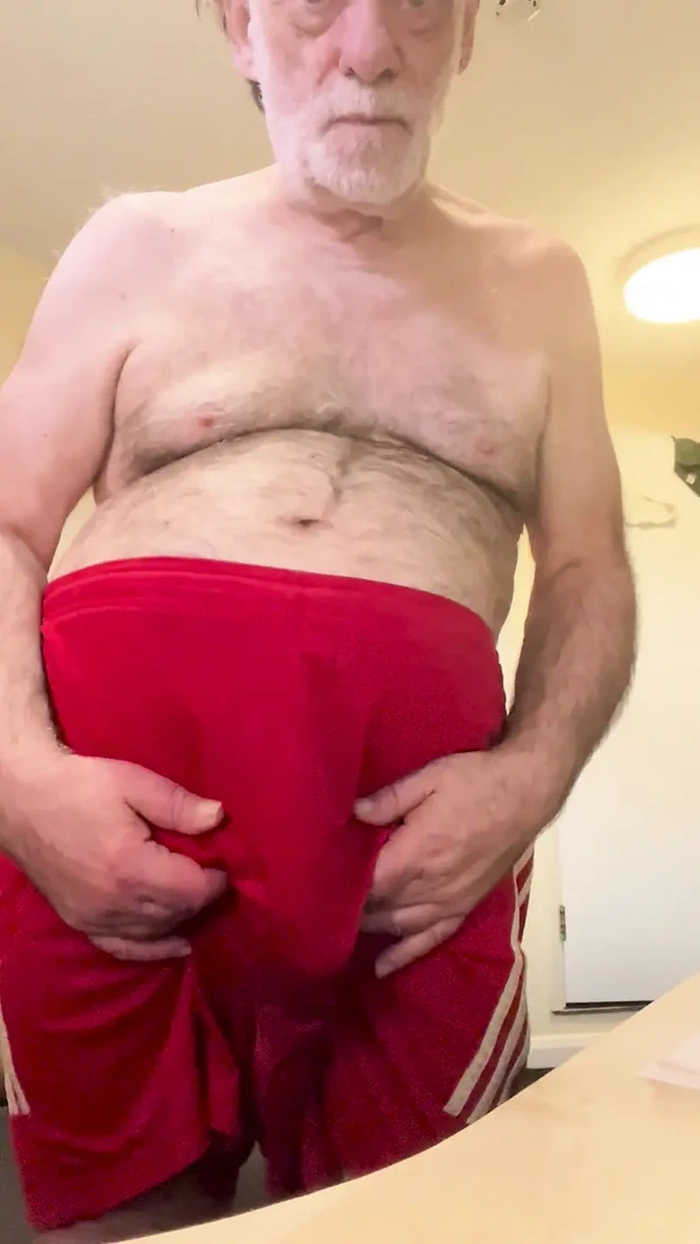 Antrenör Karl spor salonu şortunda 6076