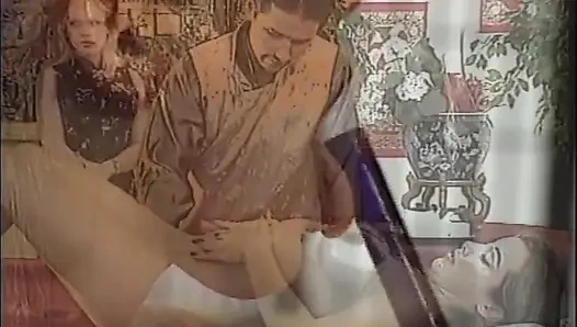 Sarışın azgın fahişe ıslak amına mastürbasyon yapıyor