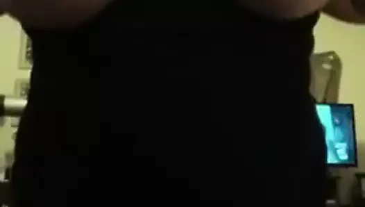 Göğüslerimle oynamak