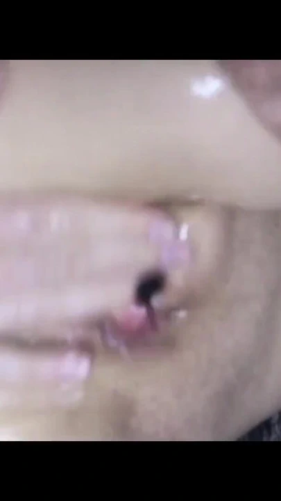 Tutkulu orta yaşlı seksi kadın sıradan bir çalışanla seks yapıyor | Klip 1