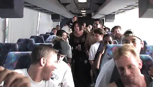 Çok fazla yarak arayan sürtük bir fahişe için higly porno uçuşu