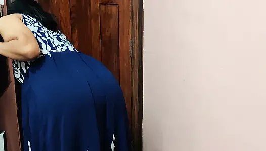 Azgın ateşli evli kadın ve üvey erkek kardeşinin bir ilişkisi var.