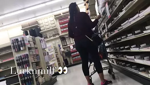 Kalın götlü hobi lobisi orta yaşlı seksi kadın ön izleme