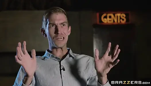 Brazzers - Danny film çekmeye çalışıyor ama sonunda en iyi yaptığı şeyi yapıyor, Viola Bailey'i sikiyor