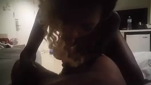 Siyah kız emme benim çük