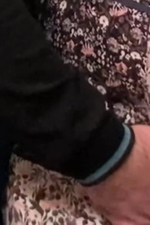 Garip sapık metroda amını ovuyor