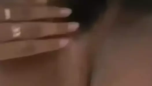 Latin modelleme göğüsleri ve kedi