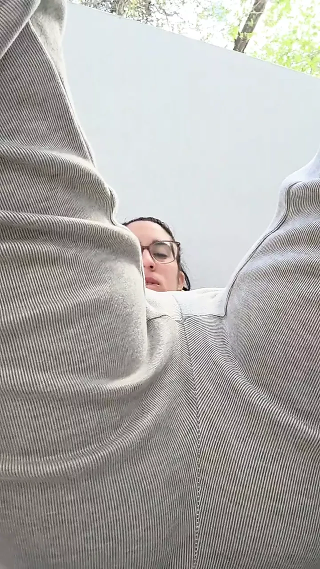 Мастурбирую на балконе