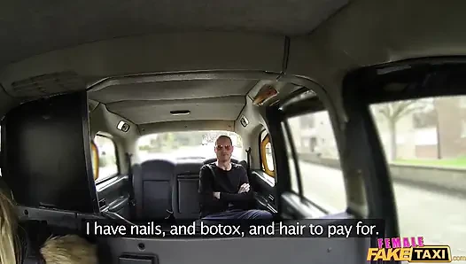 Fake taxi - koşucu arka koltukta sert bir şekilde cezalandırılıyor