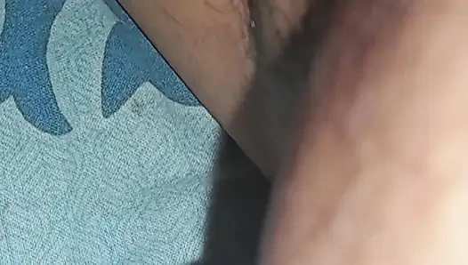 İkimiz de kayınbiraderi ve baldız aynı yatakta yattık, kayınbiraderi ko meri chuchi dekh raha nahi gaya, kankama baskı yapmaya başladı ve kayınbiraderimin yarağını emdim ve Khara'nın amını emdim.