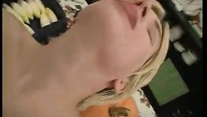 Fransız sarışın sikme içinde the mutfak