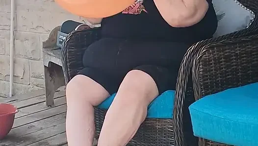 Büyük Güzel Hemşire Vicki'nin Büyük Bir Balonu Patlatma Isteği Var