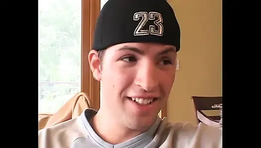 Olgun bayan genç oğlanın tadını çıkarıyor