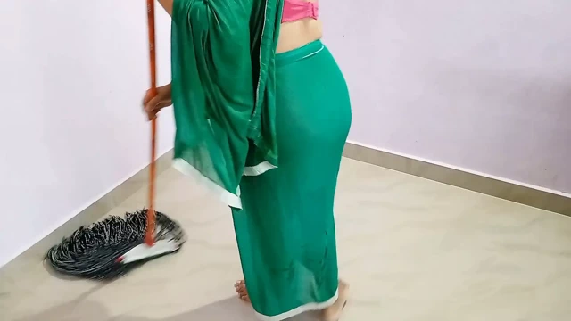 Safayi Kar Rhi Bahu Ko Sasur Ne Jabardasti Choda ! QueenRima