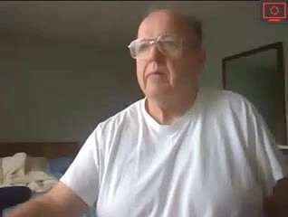 Yaşlı adam mastürbasyon onun büyük çük