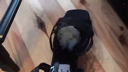 Şimdiye kadarki en büyük topuklu ayakkabıya boşalma!