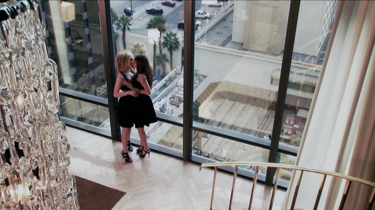 Jayme Langford lezbiyen oral sekslerinde Jenna Haze'in ıslak amını yalıyor!