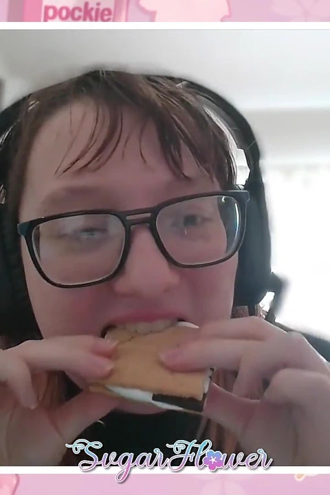 Biraz gooey smores yiyor! Asmr Chewing