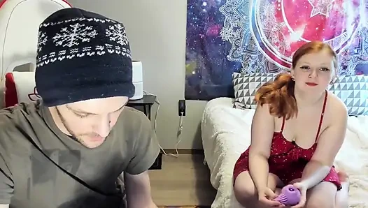 Animour ahtapot vibratör kutularını açıp mastürbasyon yapıyor