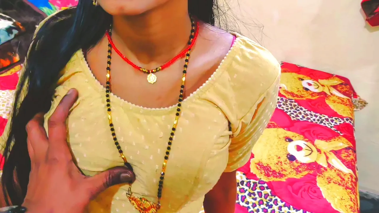 Full Scene: Indian Coupleshares Bed With Stepmom While His Stepsister Hides Under The Bed Inhindi Audio (4K Ultra) - London Special