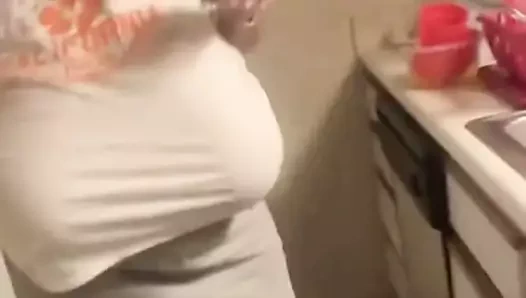 monstrueux poitrines