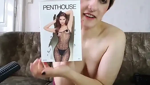 Seksi elbiselerin kutularını açıyor canlı