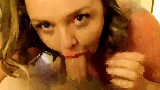 Sakso çekiyor... Düşük video kalitesi... pardon.