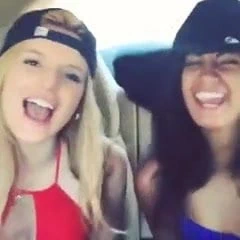 Bella thorne ile arkadaş sıcak