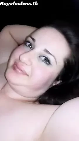 Arap koca güzel karısının göğüslerini ve amını gösteriyor