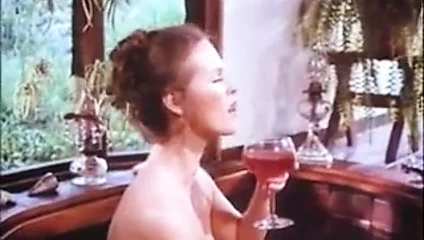 Cinsel arzu anlarında fantezileri olan kadınlar.