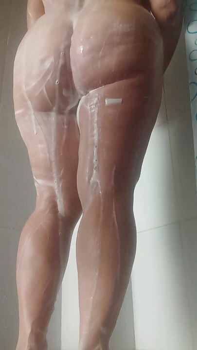 Olgun büyük götlü duş kamerası