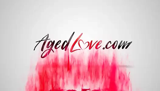 Sarışın olgun bayan tamirciden hızlı ve vahşi yardım alıyor