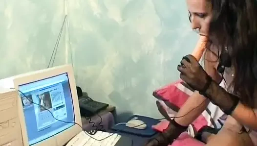 Almanya'dan vahşi fahişe daha önce hiç olmadığı kadar mastürbasyon yapıyor