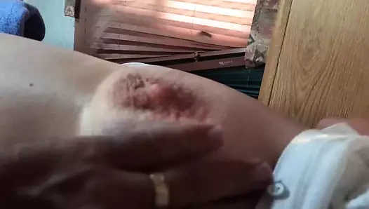 Ben klitorisimle oynarken meme ucumla oyna!