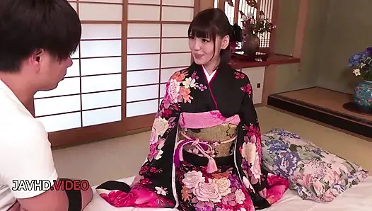 Leidenschaftliche asiatische schönheit im kimono hart gefickt und creampie wunderbar