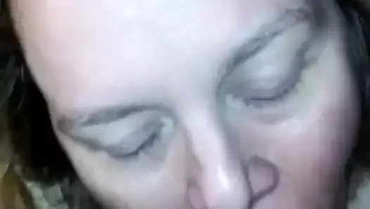 Seksi yarak emici büyük siyah yarağı emiyor