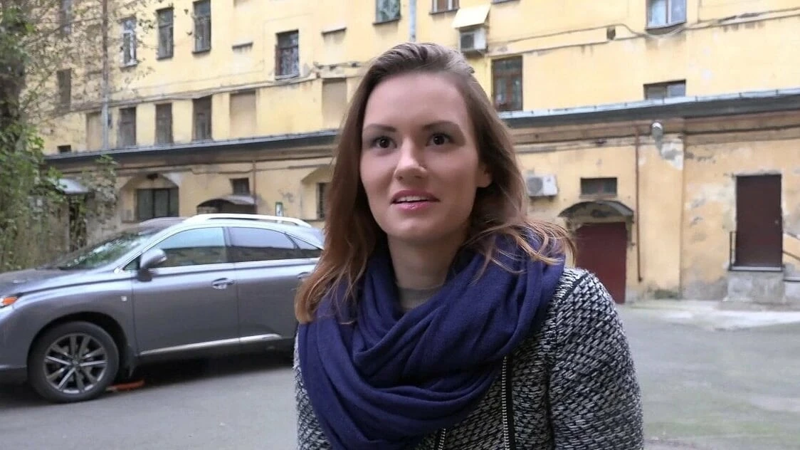 सुंदर लड़की तथाकथित एजेंट के साथ महान सेक्स में बरगलाया