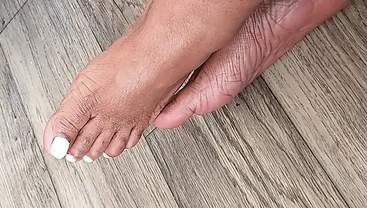 Tabanlar seks tanrıçası bee ilk iri güzel kadın ayakla muamele