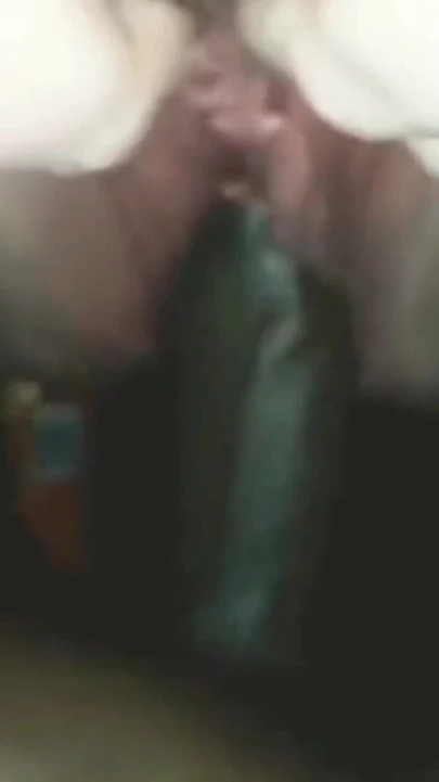 Uzun amcık dudaklarımı açıyorum büyük zenci yarağı derin amcık sikiyor çığlık çığlığa orgazm