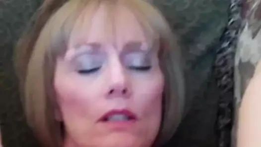 Olgun sürtük ile fantezi sikişiyor