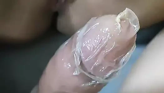 Yenge Ji kendini durduramadı.