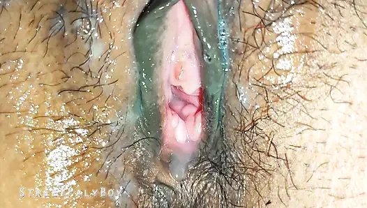 Neha Hintli kız büyük penisli amcık deshi kızın üzerine boşalıyor