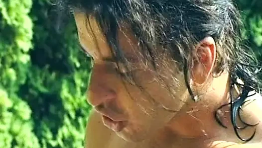 Seksi Alman sürtük havuz başında götten sikiliyor