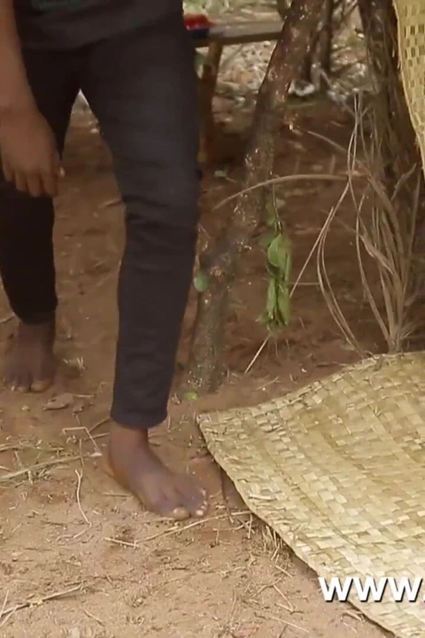 Müslüman kız üvey babasının en iyi arkadaşını sikiyor