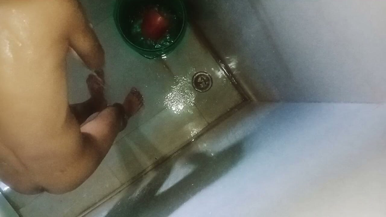 Merhaba arkadaşlar banyoda sikimden su çıkardım