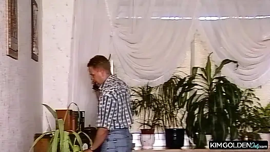 Blonde Verfuehrerin in leidenschaftlicher Ekstase