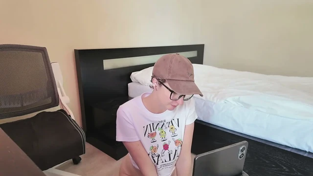 Alman Amatör Sıkış Deliklerini Sapık Webcam Show #16'da Sergiliyor