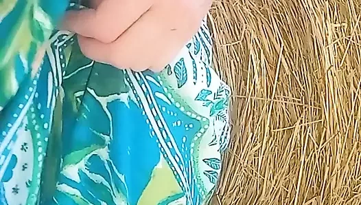 Kırsalda: saman balyası ve kırmızı amcık